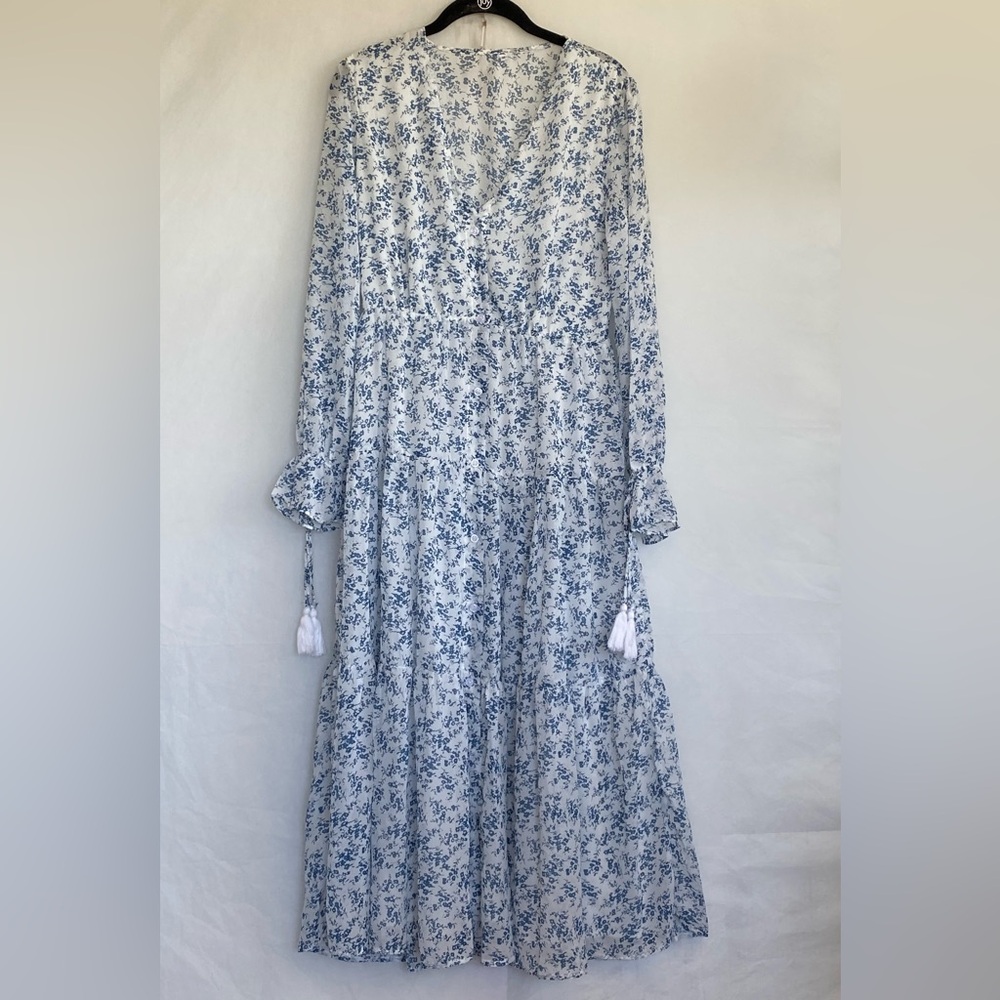 Jane memory  sizes med Floral Blue and White Dress